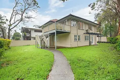 Image de Peaceful Park-View Cottage Vibe Upper-Level Living