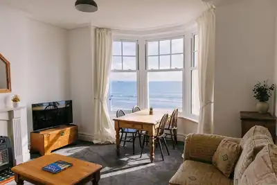 Image de Beach side, newly renovated apartment with fantastic sea views.