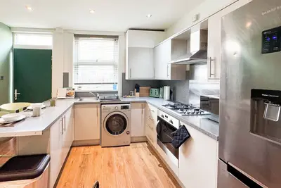 Image de Comfortable 3-Bedroom Getaway with 4 Beds & 1 Bath\n