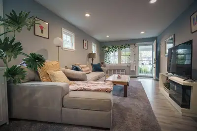 Image de Renovated 2-bedroom house with Hot Tub