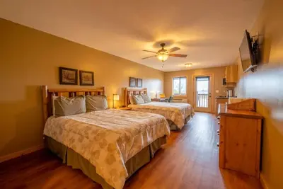 Image de 1-bedroom double queen hotel Cabin 13, overlooking Mille Lacs Lake
