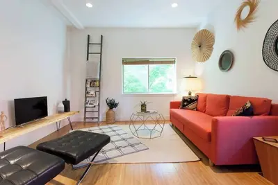 Image de On Alberta Street: Private Loft w/ Rooftop!