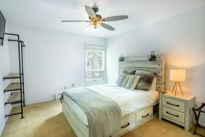 Image de Local`s Condo in Vail, Steps from Ski Shuttle