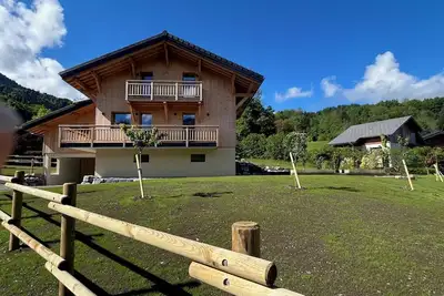 Image de Spacious 5-bedroom chalet ski in ski out - sauna and seasonal pool 12 p Morillon