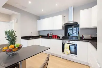 Contractor\/Business | Family Relocation | Central\n