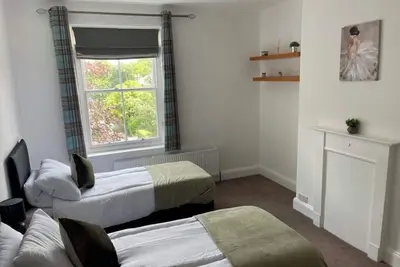 Image de Contractors| Relocates | Insurance Stays | Parking\n