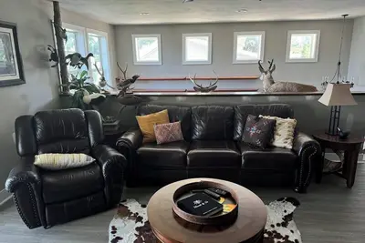 Image de Charming Lake front 4-bedroom 3 full bath house in lovely  with WiFi, Central Ac