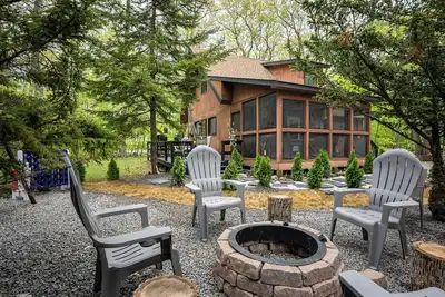 Image de Private Hot Tub & Game Room: Pocono Family Cabin!