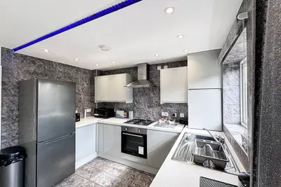 Image de Generous 3-Bedroom Getaway with 4 Beds & 1 Bath\n