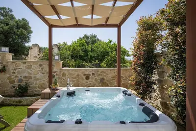 Image de Doro Silver Villa︱A Tranquil Retreat with an Outdoor Hot Tub