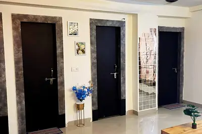 Image de 2 Bhk Apartment with Kitchen, 15 Mins From Kashi Vishwanath Temple & Ghats.