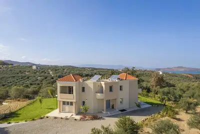 Image de Villa AéNaos | Idyllic 3br Villa w/Pool