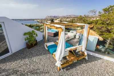 Image de Villa Starlight, a stunning maisonette designed for relaxation.