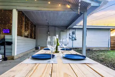 Image de 5min Downtown: Foosball, Pingpong, Bbq, Firepit