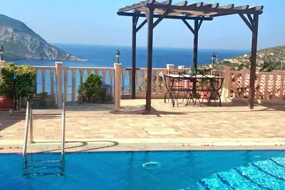 Image de Stunning 2 bedroom character stone villa, private pool, fabulous full sea views.