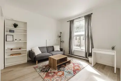 Image de CasaMaïa - Cozy 2 bedroom apartment near Lachine canal with backyard.