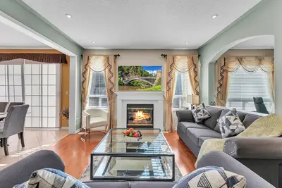 Image de Trendy and Cozy - 4br & 3. 5wr - Spacious and Family Friendly Detached - Retreat