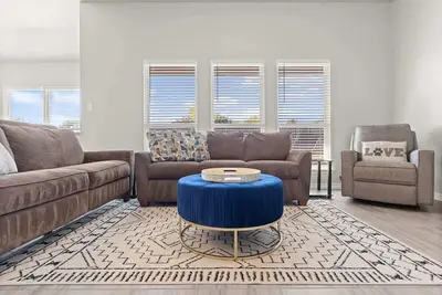 Image de Perfect for Work Stays | 4br/2ba | 6 Beds | Near Hospitals + Wi-Fi