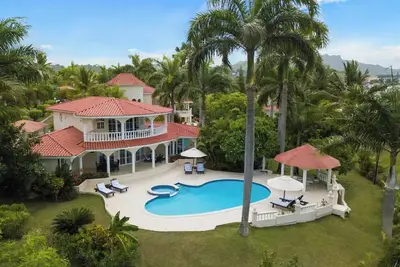 Image de Crown Villa 4Bed/4 Bath - Private Pool+Hot Tub\n\n