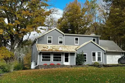 Image de Charming, Unique and Peaceful 3-bedroom Farmhouse on 500 acres in Great Bend, Pa