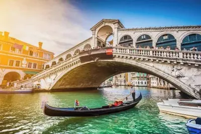 Image de A Dainty Venetian Palace on the Tranquil Rio Della Sensa