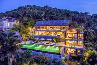 Suralai Villa - Six Chambres Villa, Couchages 12