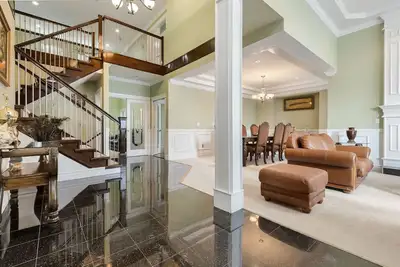 Image de Centrally located in Surrey