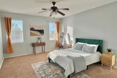 Image de Cozy 4-bedroom house in northeast Austin-sleeps 12 guests
