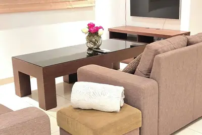 Image de Large 4-bedroom apartment in fantastic Sliema: WiFi, Ac -5 min to the Sea-  8ppl