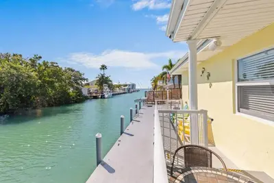 Image de Charming 55' Waterfront Paradise, Fishers Dream, Bring Your Boat & Enjoy.