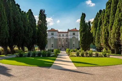 Image de Art Deco Villa Art deco villa immersed in a centuries-old park