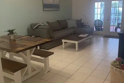 Image de 2-bedroom Adorable & Comfy Villa in charming Safety Harbor, close to water