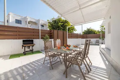 Image de Napa Centro Apartment - Steps from the Beach