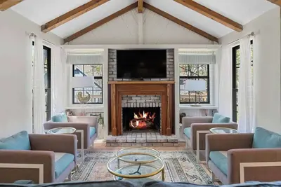 Image de Designer Luxury 4bed/4ba w/ Pool