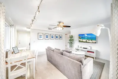 Image de Beach Unit! Walk To Beach & Shops / Restaurants!