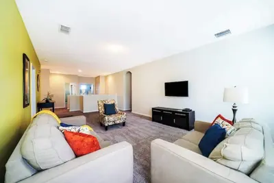 Image de 7bdrm/13 beds/4000+sf/Theme Rms, GameRm, pool, 4047\n\n