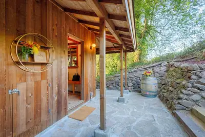 Image de Stunning Sauna Cottage Retreat on Private Vineyard