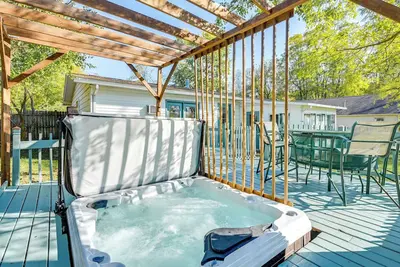 Image de Sand Lake Retreat: Canal Access & Large Yard!