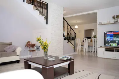 Image de Peaceful Escape with Mountain Views, Heated Pool and Modern Amenities in Radošić - Four Bedroom Villa