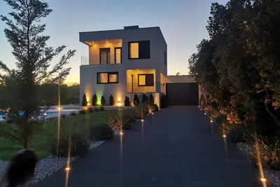 Image de Modern Villa with Private Heated Pool and Lounge Area for a Relaxing Stay - Four Bedroom Villa