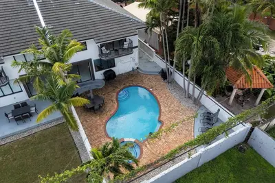 Image de May Special! 4br - Private Pool, Grill, Near Coral Gables & Mia Airport