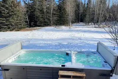 Image de 3, 500 Sf Tranquil Retreat | Heated Pool & Hot Tub | Games & Home Theatre Room