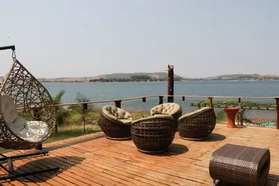 Image de Chalé com vista e acesso ao Rio Grande - Mg