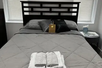 Image de Spacious serene 6-bedroom house with WiFi and Ac in delightful Camden