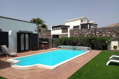 Image de Beautiful stylish villa with 2 bedrooms, private pool and Jacuzzi.