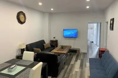 Image de Beautiful Entire apartment with 2 bedrooms/ 2 balconies with parking