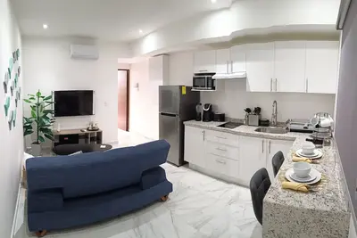 Image de Modern vacation apartment with gym, jacuzzi, rooftop pool and sauna.