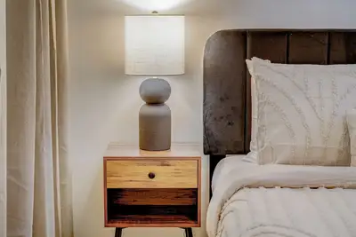 Image de New! Cozy BoHo Chic City Cottage