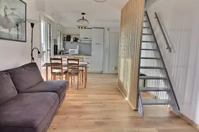 Bel appartement T2 + mezzanine  pour 4 personnes proximité plage. parking privé
