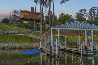 Image de Luxury lake house in Sc with mountain views!